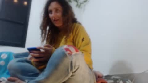 Snapshot of jeans_and_emma chatting on 09/29/25, 11:53 jeans_and_emma online show from 09/29/25, 11:53