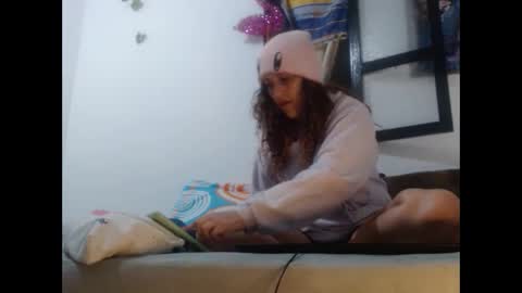 Snapshot of jeans_and_emma chatting on 10/05/25, 11:46 jeans_and_emma online show from 10/05/25, 11:46