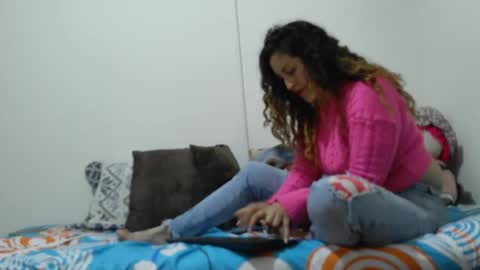 Snapshot of jeans_and_emma chatting on 02/25/26, 01:15 jeans_and_emma online show from 02/25/26, 01:15