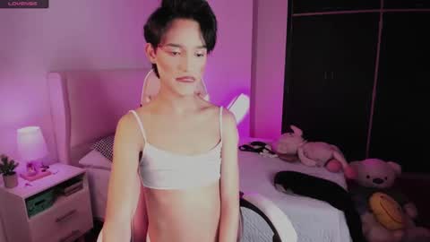 Snapshot of jeesus_vd chatting on 10/16/25, 04:35 J E V D online show from 10/16/25, 04:35