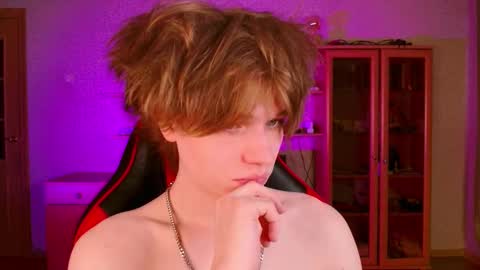 Snapshot of jeffreyue chatting on 11/14/25, 01:10 Jeffrey online show from 11/14/25, 01:10