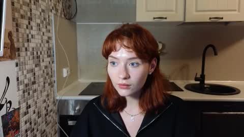 Snapshot of jelly_cherry chatting on 09/18/25, 09:50 Emily online show from 09/18/25, 09:50