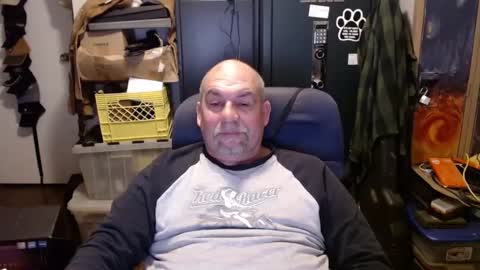 Snapshot of jellyzz chatting on 12/18/24, 03:15 jellyzz online show from 12/18/24, 03:15