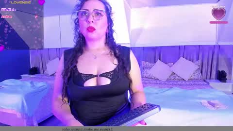 jenifer_cruz online show from 03/10/26, 05:01