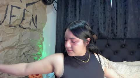 Snapshot of jeniferpowell_nm chatting on 10/31/25, 11:22 jeniferpowell_nm online show from 10/31/25, 11:22