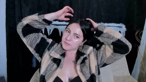 jeniferpowell_nm online show from 12/17/25, 07:20