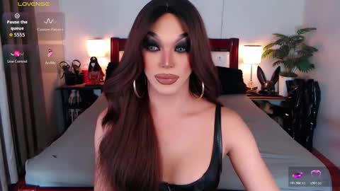 Queen Jenifer online show from 03/17/26, 07:01