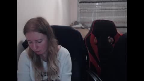 JenisAndPeter online show from 10/04/25, 07:12