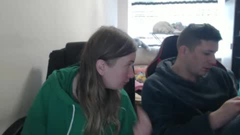 JenisAndPeter online show from 10/19/25, 08:04