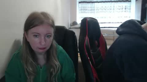 JenisAndPeter online show from 10/22/25, 06:57