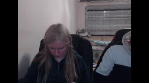 JenisAndPeter online show from 05/04/26, 06:37