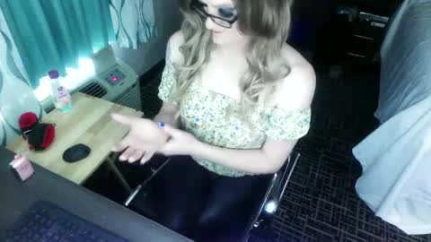 Jenna Cross online show from 01/28/25, 05:56