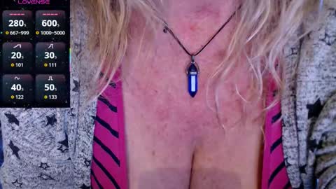 Snapshot of jennadeluxe chatting on 02/19/26, 08:10 Jenna online show from 02/19/26, 08:10