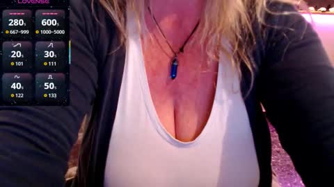 Snapshot of jennadeluxe chatting on 03/02/26, 06:36 Jenna online show from 03/02/26, 06:36