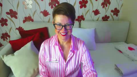 Snapshot of jennalison chatting on 02/11/25, 10:59 Jenn online show from 02/11/25, 10:59