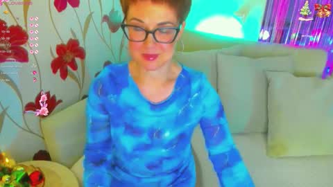 Snapshot of jennalison chatting on 12/05/25, 12:25 Jenn online show from 12/05/25, 12:25