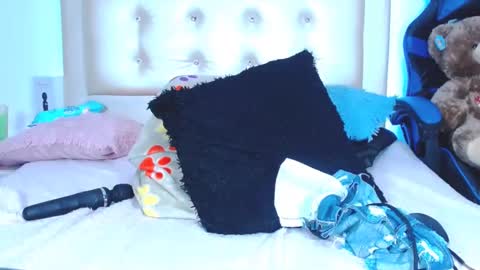 jenn online show from 12/15/24, 07:35