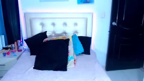 Snapshot of jenng18 chatting on 02/16/25, 11:16 jenn online show from 02/16/25, 11:16