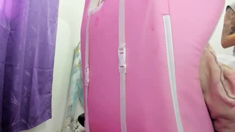 jennifer_bodyy0404 online show from 05/19/26, 10:16