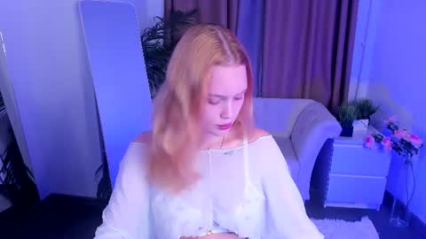 Snapshot of jennifer_shy_ chatting on 07/25/26, 11:41 Jennifer online show from 07/25/26, 11:41
