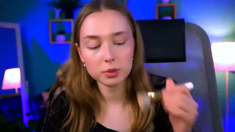 Jennifer online show from 09/18/25, 08:44