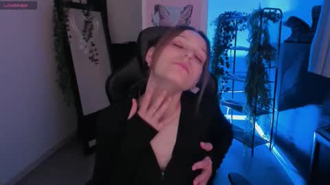 Snapshot of jenniferkiim chatting on 10/27/25, 10:30 jenniferkiim online show from 10/27/25, 10:30