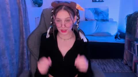 Snapshot of jenniferkiim chatting on 11/25/25, 11:21 jenniferkiim online show from 11/25/25, 11:21