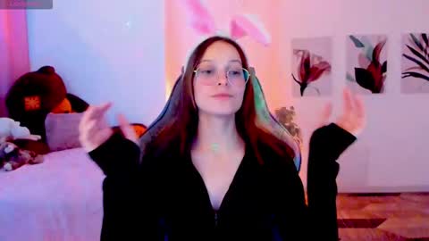 Snapshot of jenniferkiim chatting on 12/02/25, 11:48 jenniferkiim online show from 12/02/25, 11:48