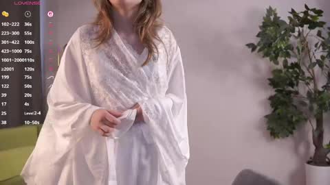 Sofia  online show from 04/17/26, 07:33