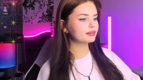 Snapshot of jenniferwandis77 chatting on 12/16/24, 05:00 Jenni online show from 12/16/24, 05:00