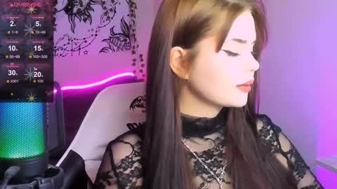 Snapshot of jenniferwandis77 chatting on 12/18/24, 08:20 Jenni online show from 12/18/24, 08:20