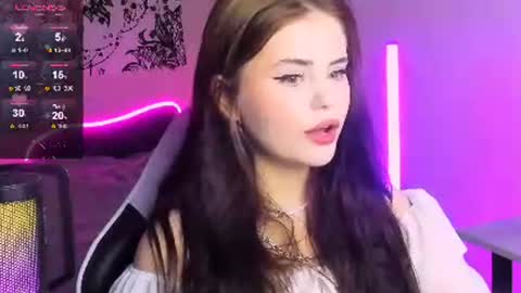 Snapshot of jenniferwandis77 chatting on 12/25/24, 12:05 Jenni online show from 12/25/24, 12:05