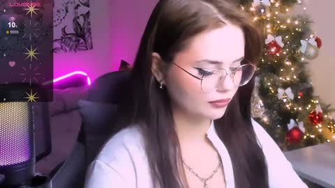 Snapshot of jenniferwandis77 chatting on 12/28/24, 04:30 Jenni online show from 12/28/24, 04:30