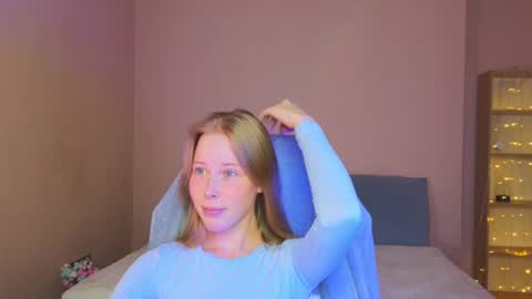 Snapshot of jenny_angelok chatting on 07/31/26, 01:32 Next broadcast on December 05 subject to change online show from 07/31/26, 01:32