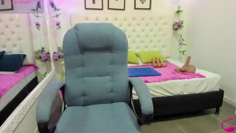 Snapshot of jenny_stark chatting on 05/28/26, 11:07 jenny_stark online show from 05/28/26, 11:07