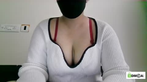 Snapshot of jennydolphin chatting on 06/18/26, 04:35 Jenny online show from 06/18/26, 04:35