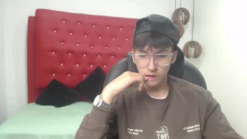 Snapshot of jeremy_job chatting on 12/17/25, 11:38 Jeremy online show from 12/17/25, 11:38