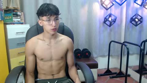 Snapshot of jeremy_job chatting on 04/13/26, 12:32 Jeremy online show from 04/13/26, 12:32