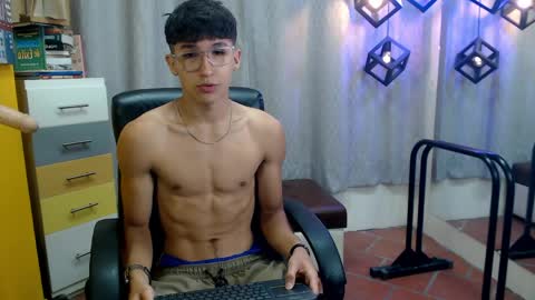 Snapshot of jeremy_job chatting on 04/15/26, 11:39 Jeremy online show from 04/15/26, 11:39