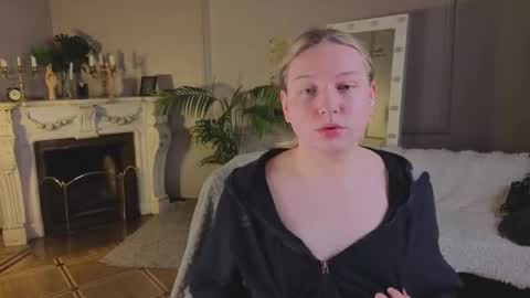 Snapshot of jes_solar chatting on 10/13/25, 01:44 jes_solar online show from 10/13/25, 01:44