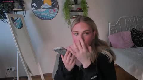 Snapshot of jes_solar chatting on 10/14/25, 02:51 jes_solar online show from 10/14/25, 02:51