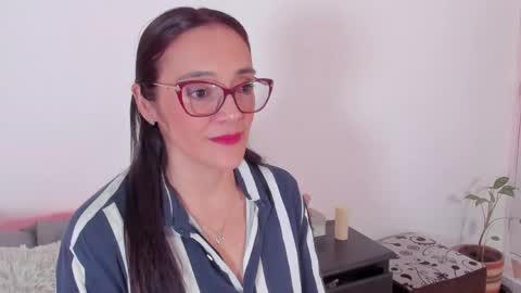 Snapshot of jess1ca_herrera chatting on 04/22/26, 10:00 jessica herreraToday I will be your devil and you my victim online show from 04/22/26, 10:00