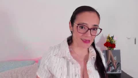 Snapshot of jess1ca_herrera chatting on 05/12/26, 10:29 jessica herreraToday I will be your devil and you my victim online show from 05/12/26, 10:29