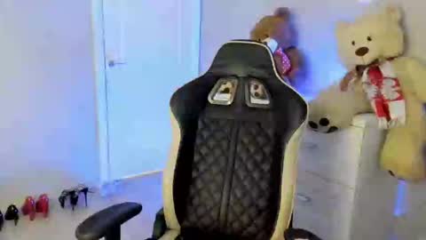 Snapshot of jess1ca_rabb1t chatting on 01/19/25, 01:44 jess1ca_rabb1t online show from 01/19/25, 01:44