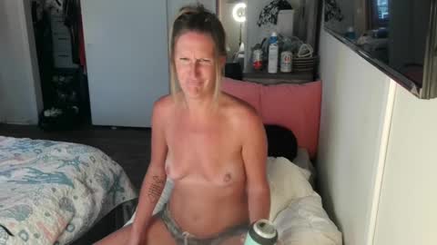 Snapshot of jess_dutton chatting on 02/27/25, 09:58 Jessica online show from 02/27/25, 09:58