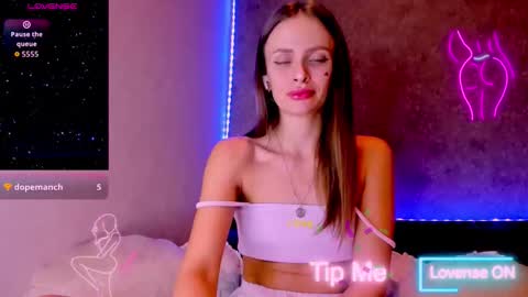 Snapshot of jess_kahawaty chatting on 10/20/25, 10:10 Jess online show from 10/20/25, 10:10