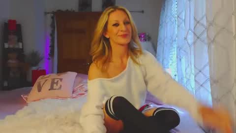 Snapshot of jessabelle_diamond chatting on 02/17/26, 02:02 Jessabelle Diamond online show from 02/17/26, 02:02