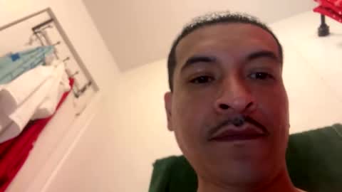 Snapshot of jesselopezcali chatting on 12/14/25, 08:35 Hungjessy online show from 12/14/25, 08:35