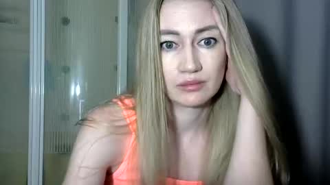 Snapshot of jessfox1 chatting on 12/19/24, 12:02 JessFox1 online show from 12/19/24, 12:02