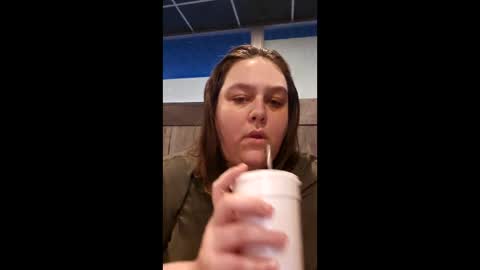 Snapshot of jessi_eats chatting on 03/01/26, 11:40 jessi_eats online show from 03/01/26, 11:40